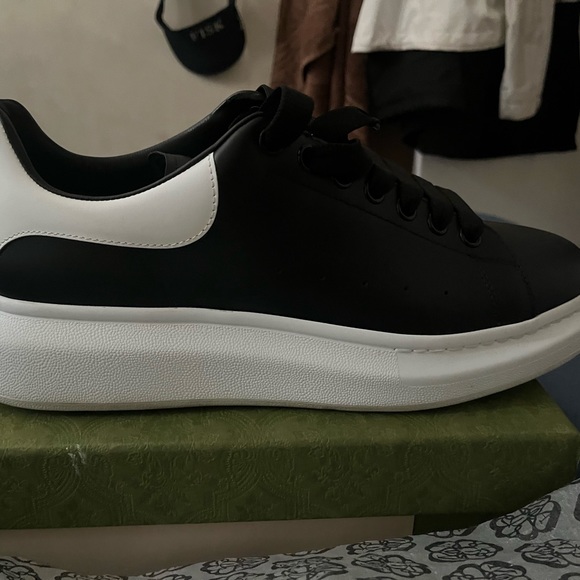 Alexander McQueen oversized shoe sz 45E (12 US) only worn once - Picture 3 of 6